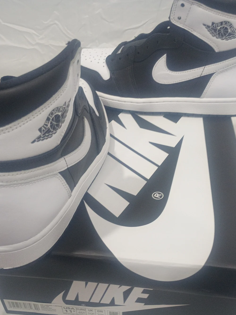 Nike Men’s Black/White High-Top Sneakers